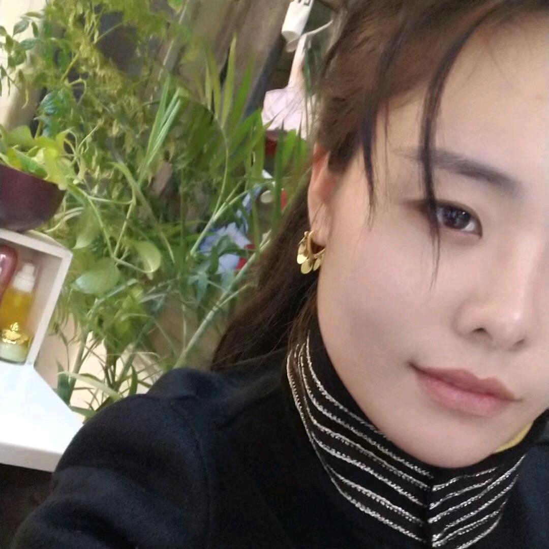莫莉
