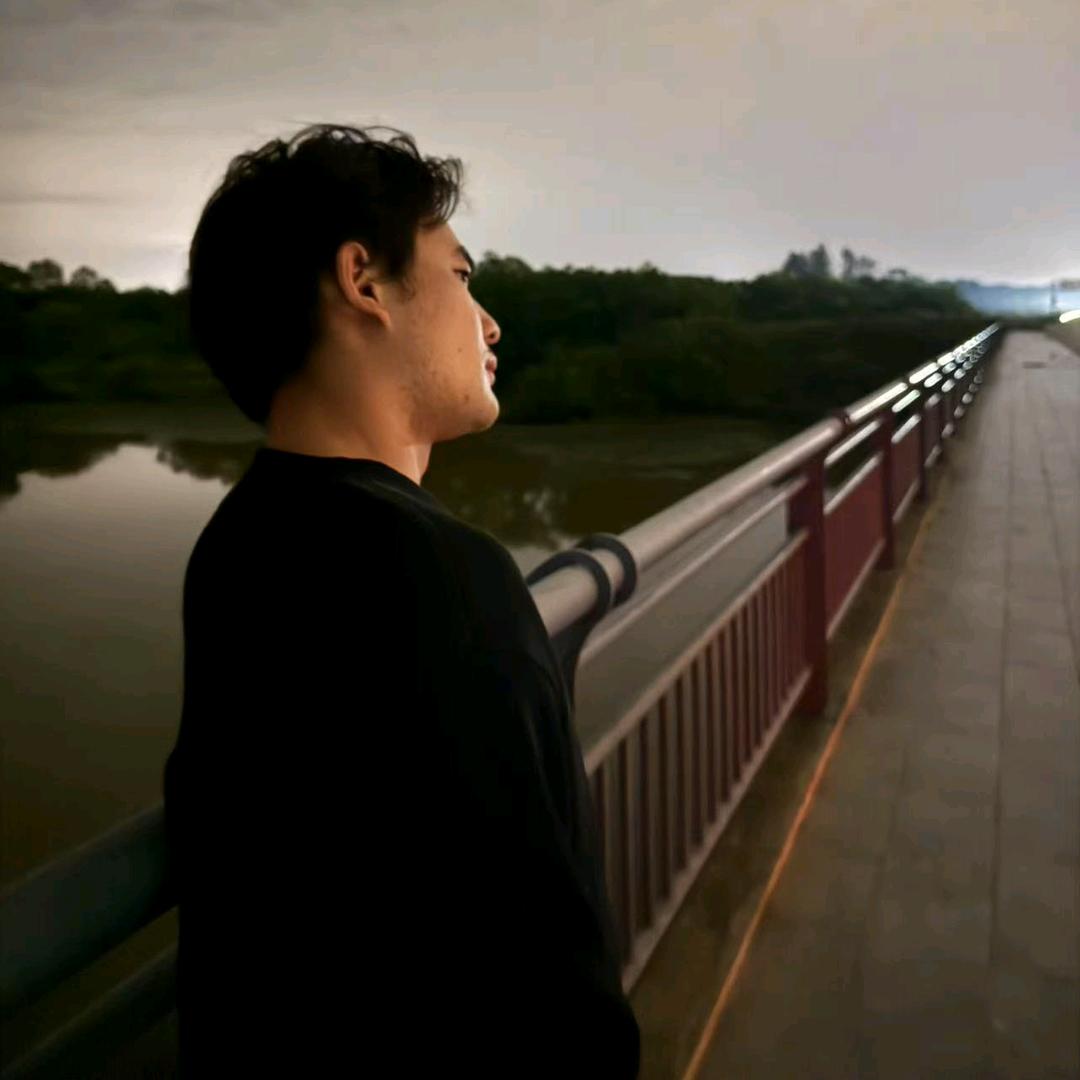 奇奇怪怪军哥哥