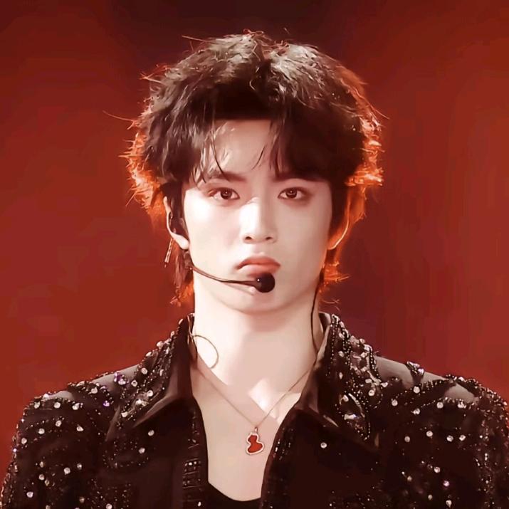 雯雯有个小酒窝