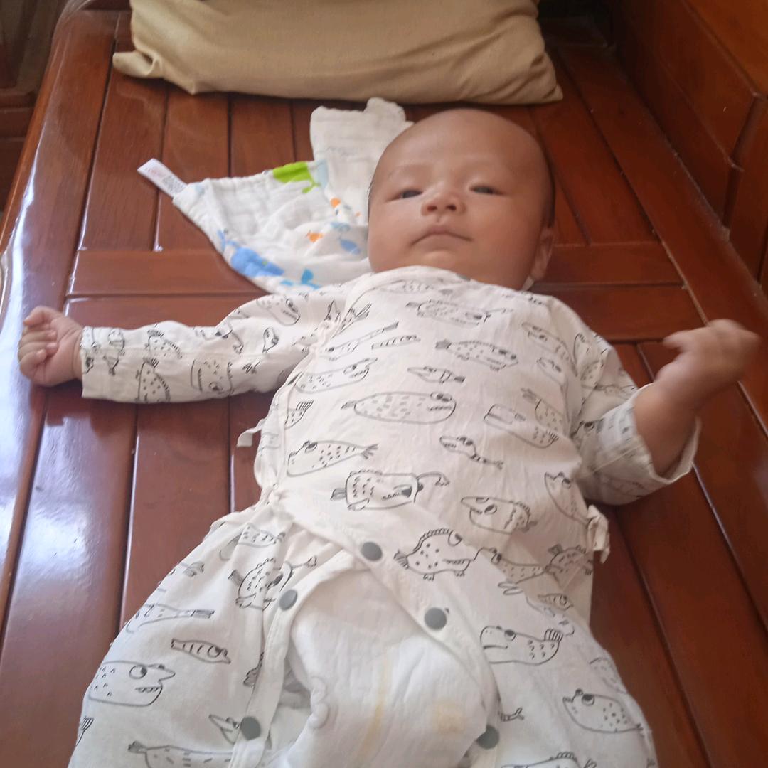 黄英消