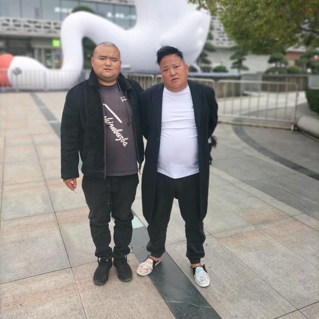 混世小魔王彭婆镇网红摆地摊喝茶一年四季