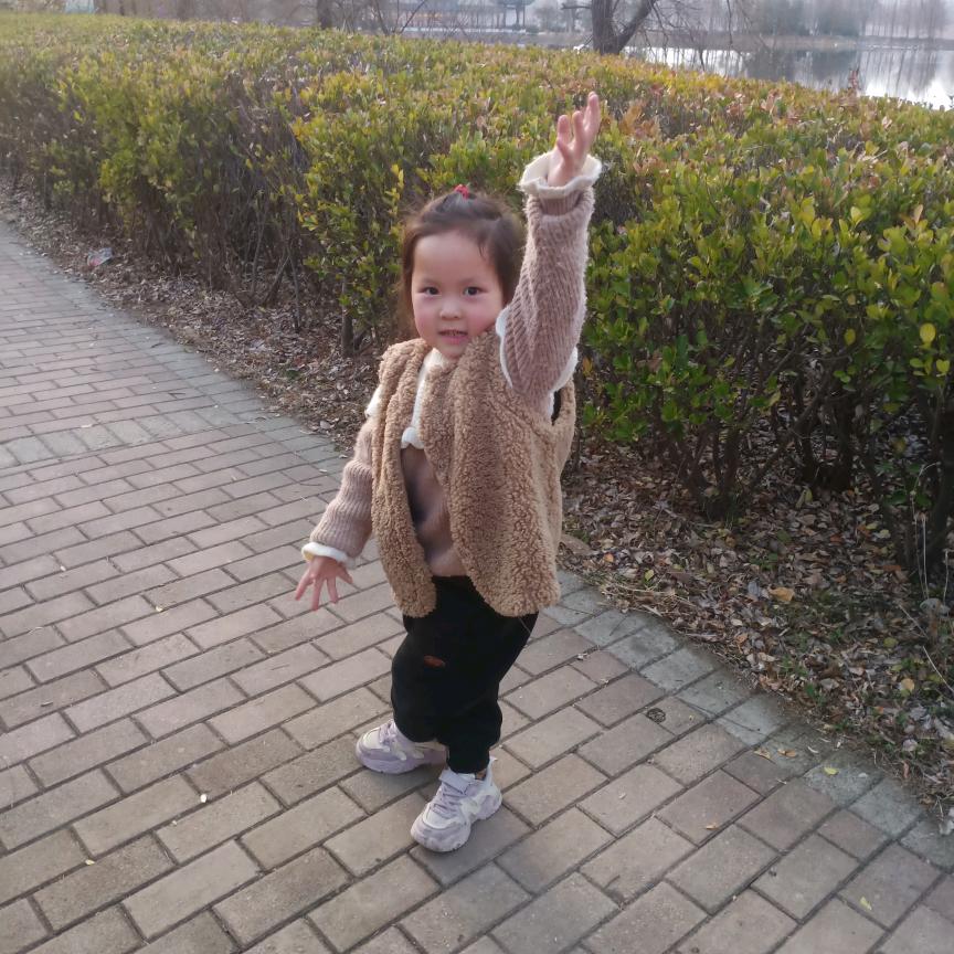 依依