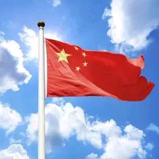 在山顶等风来