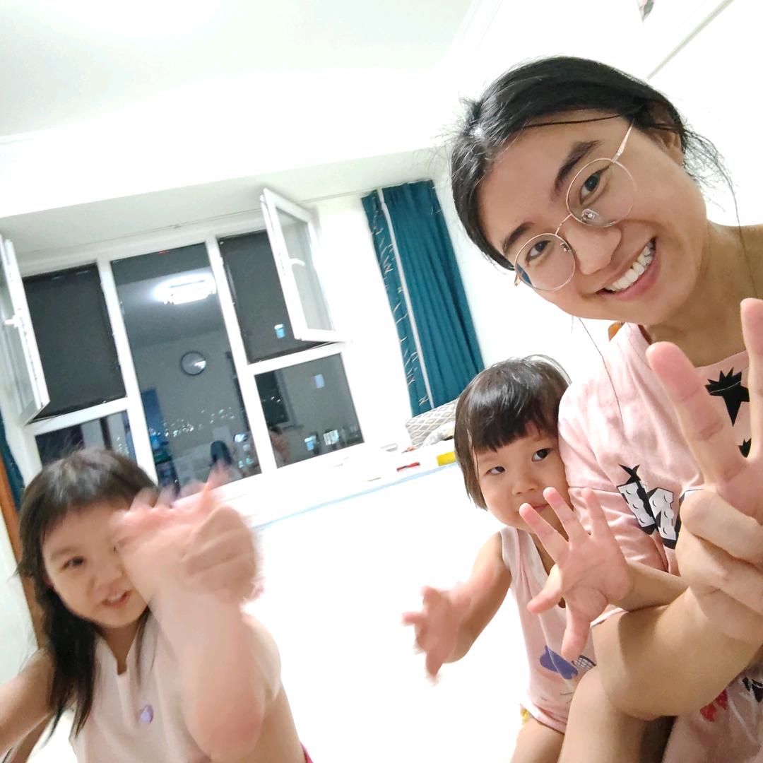 妞妞妮妮的麻麻