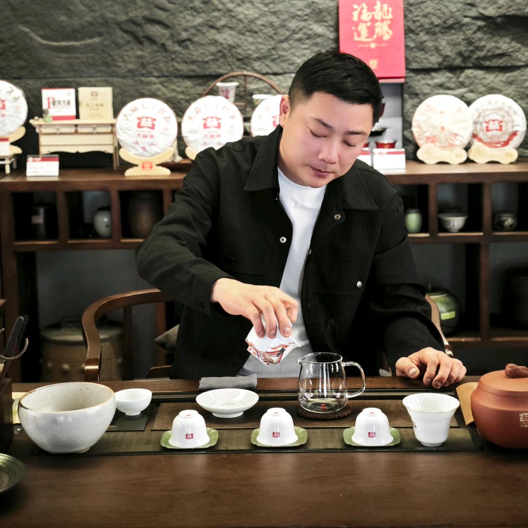 @龙俊