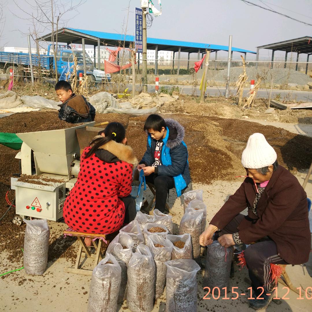 985大学生在农村助农