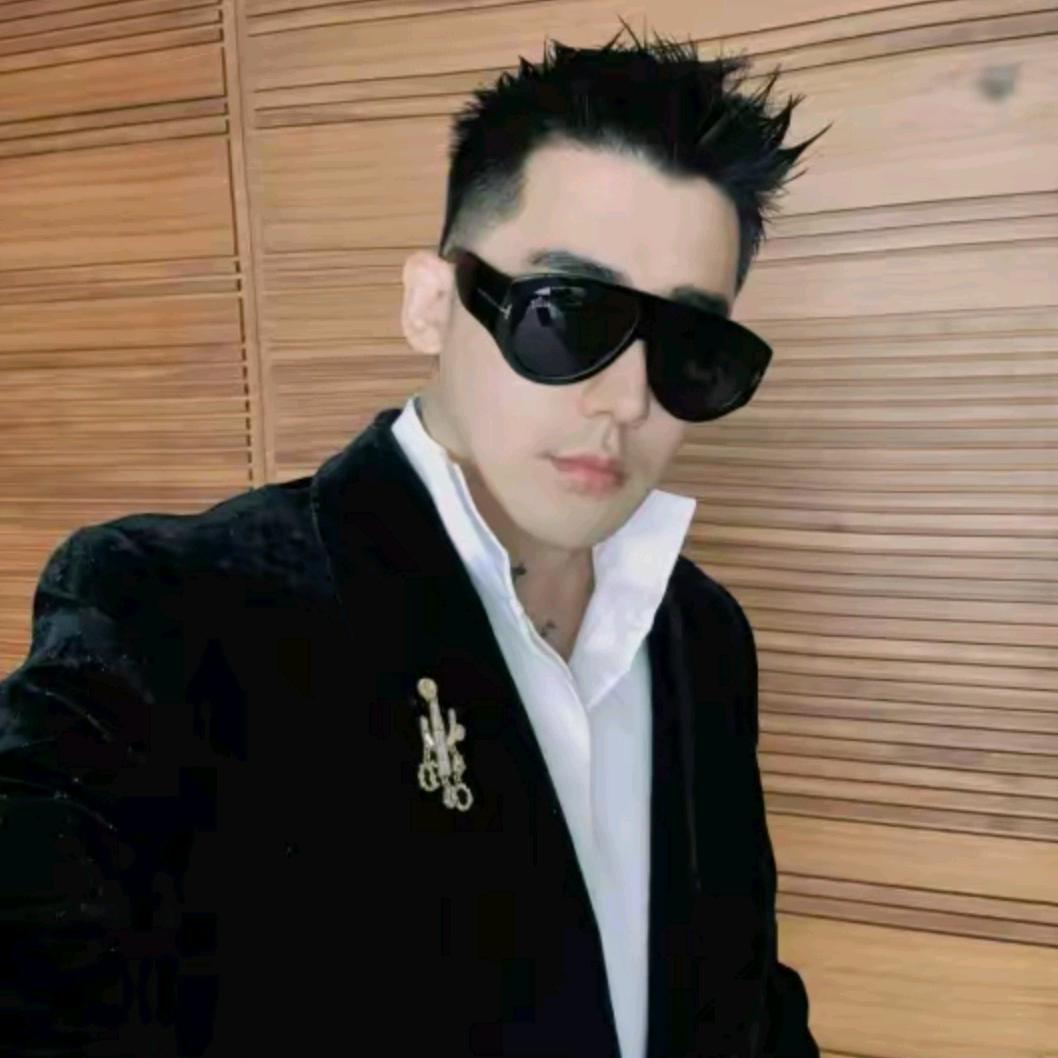 杨圣坤时尚穿搭