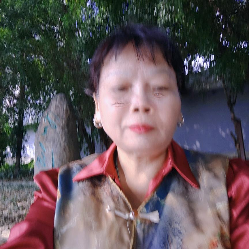 黄彩英小名英英