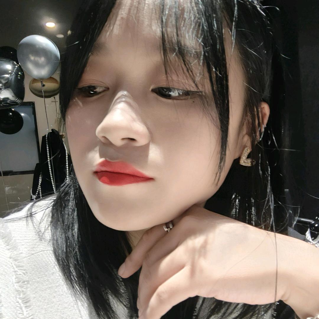 Kelly搓指甲养baby💋