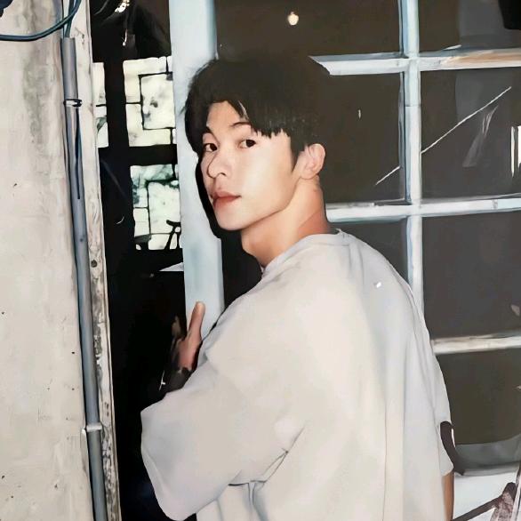 两年后的我很帅气