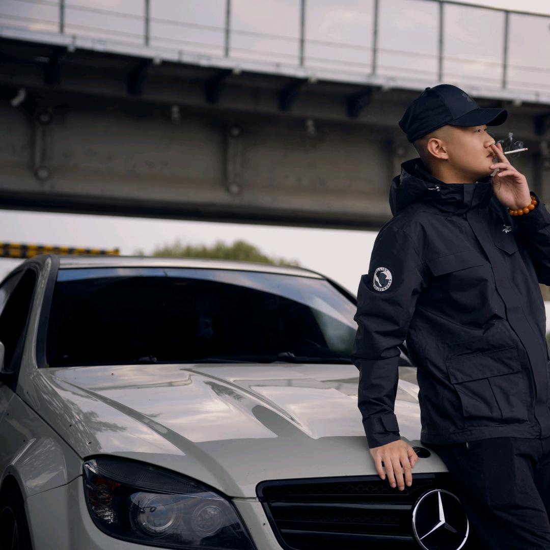 卖炸弹的小男孩