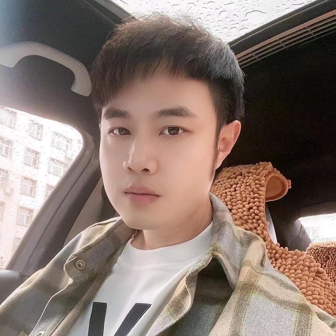 就叫李四吧
