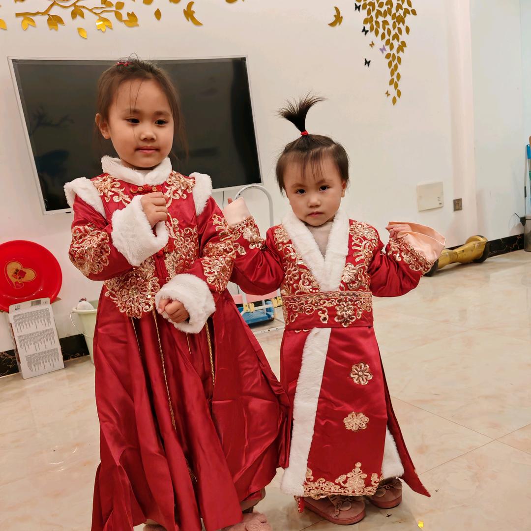 阿凤姐的两小只