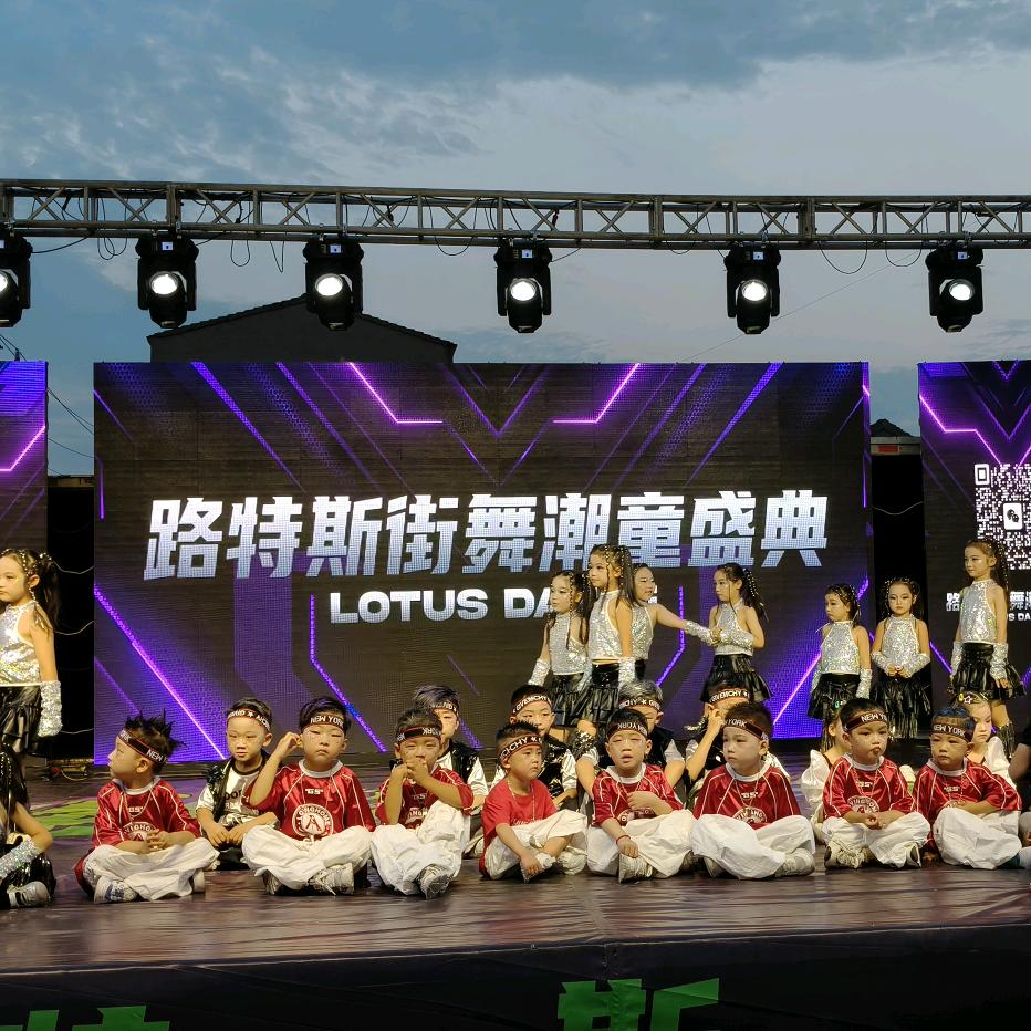 每天晚上直播大型歌舞