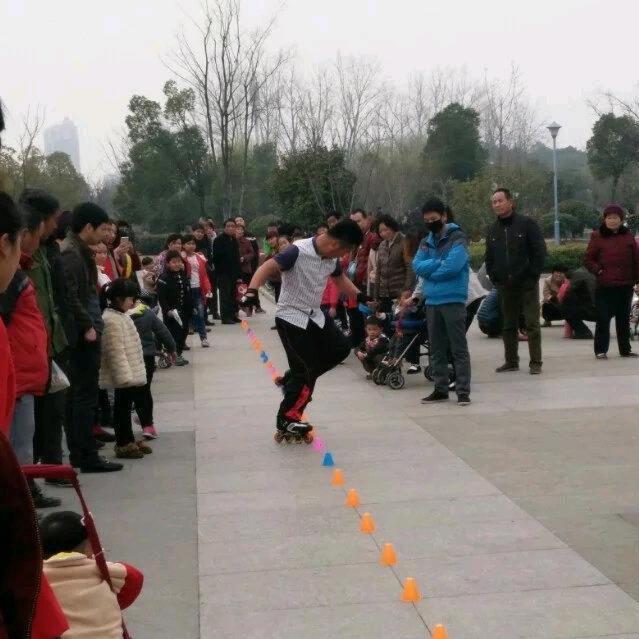 宁陵轮滑，邢教练