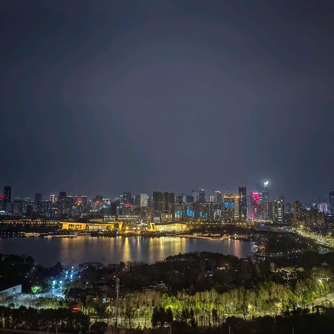 八千里路云和月