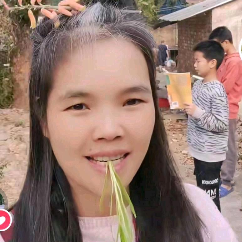 白发妈早6:10 五个儿子