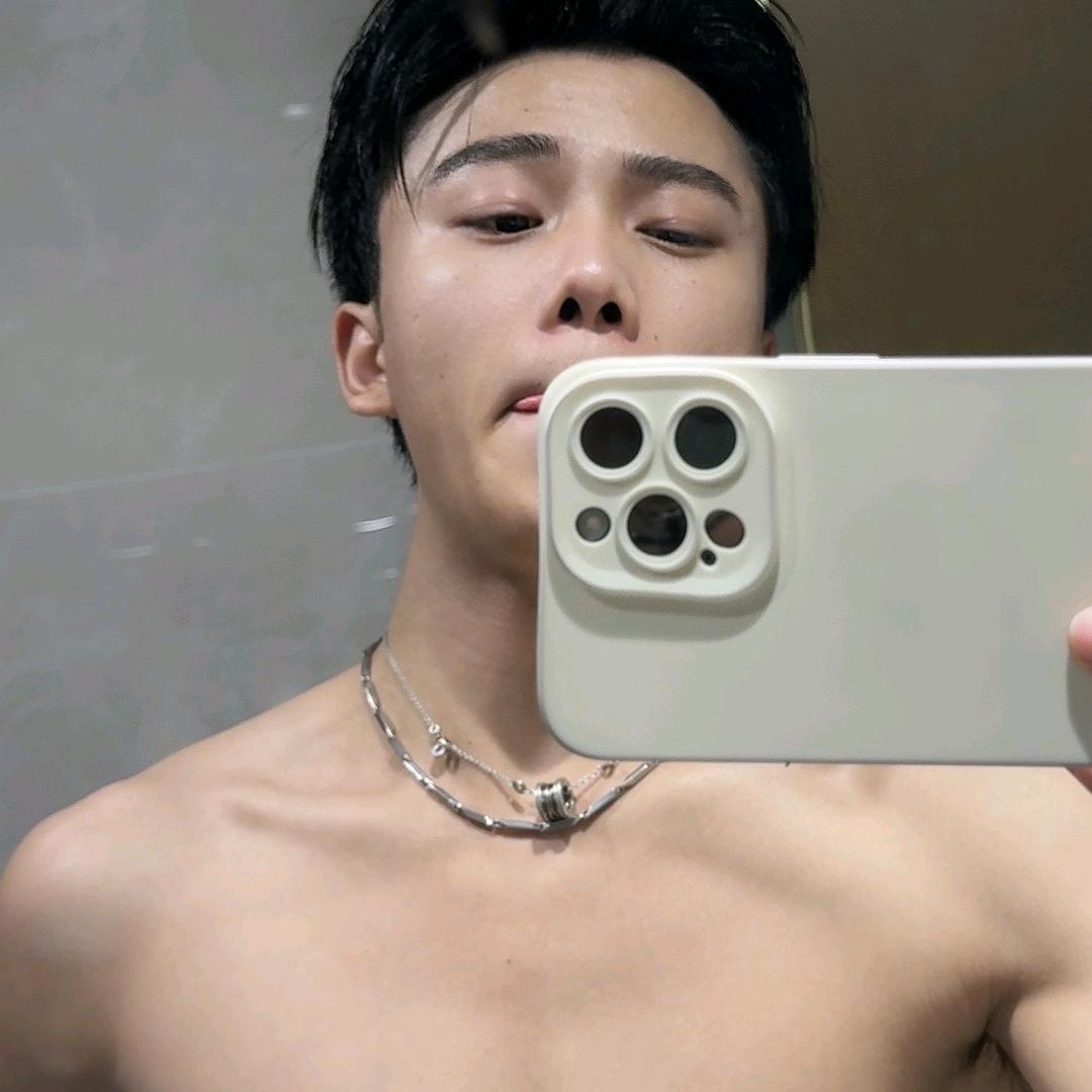 张  三