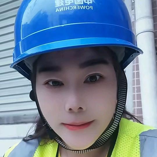 我要活成个女汉子，工地上的妹子，自已靠己