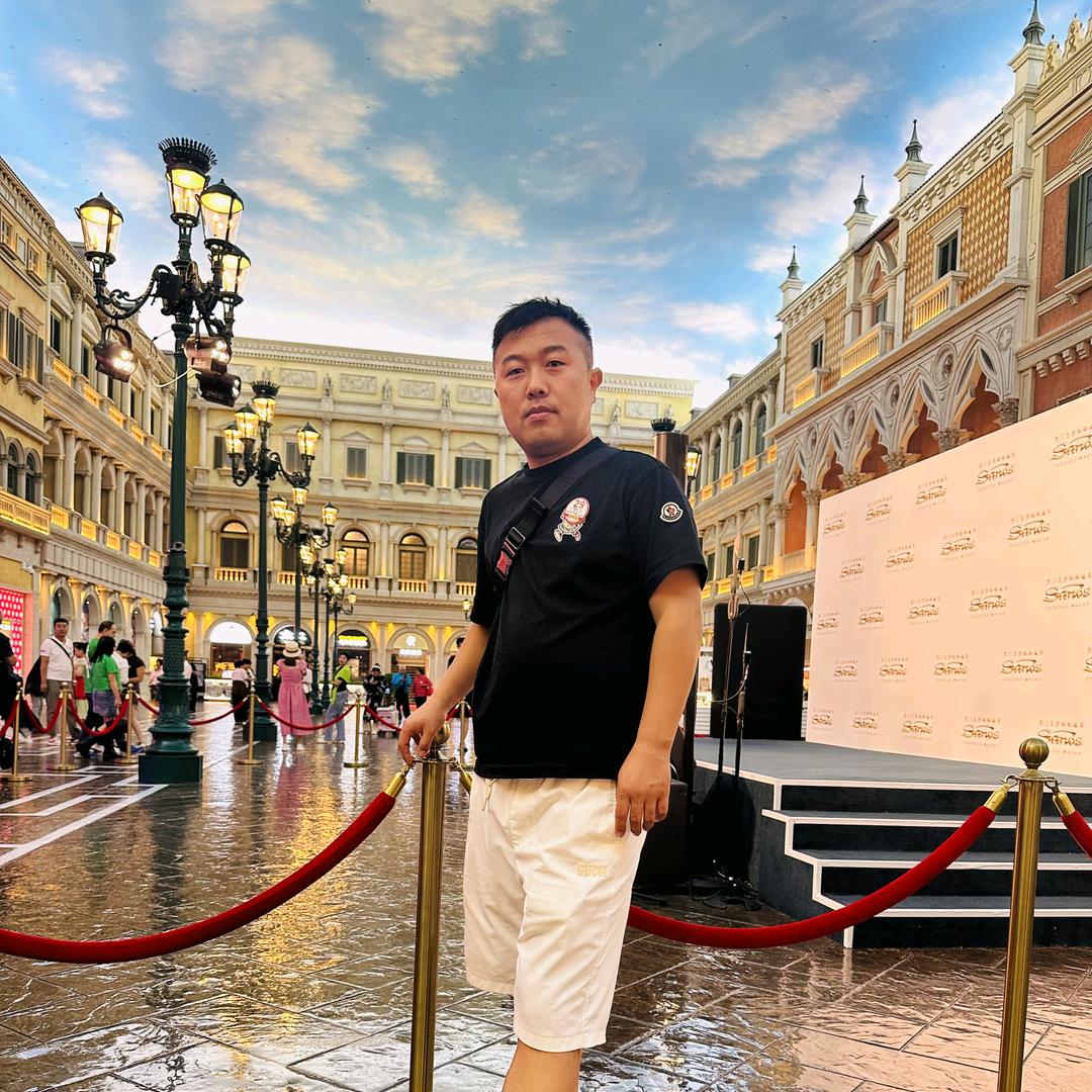 朔州丽媛女士减龄发型-刚子