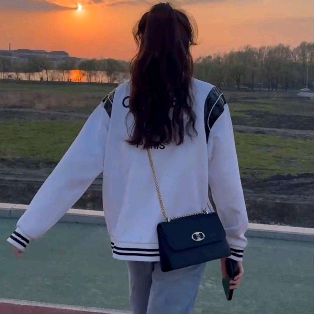 鹤月☁️