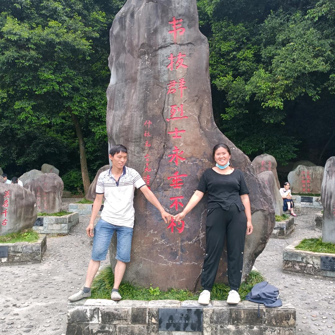 专业承接人工打桩。