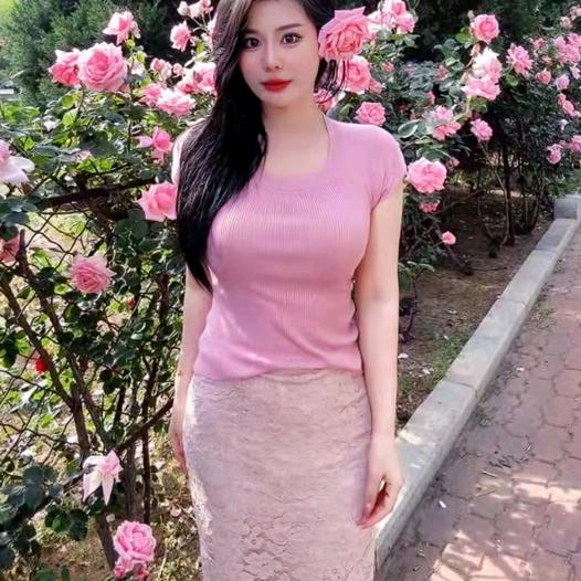 李华华  单身