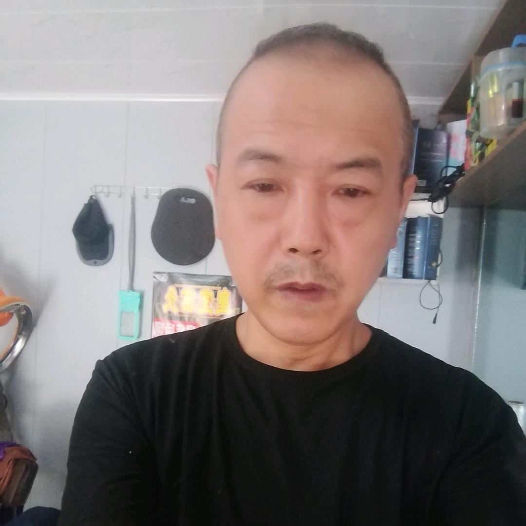 蓝天，单身