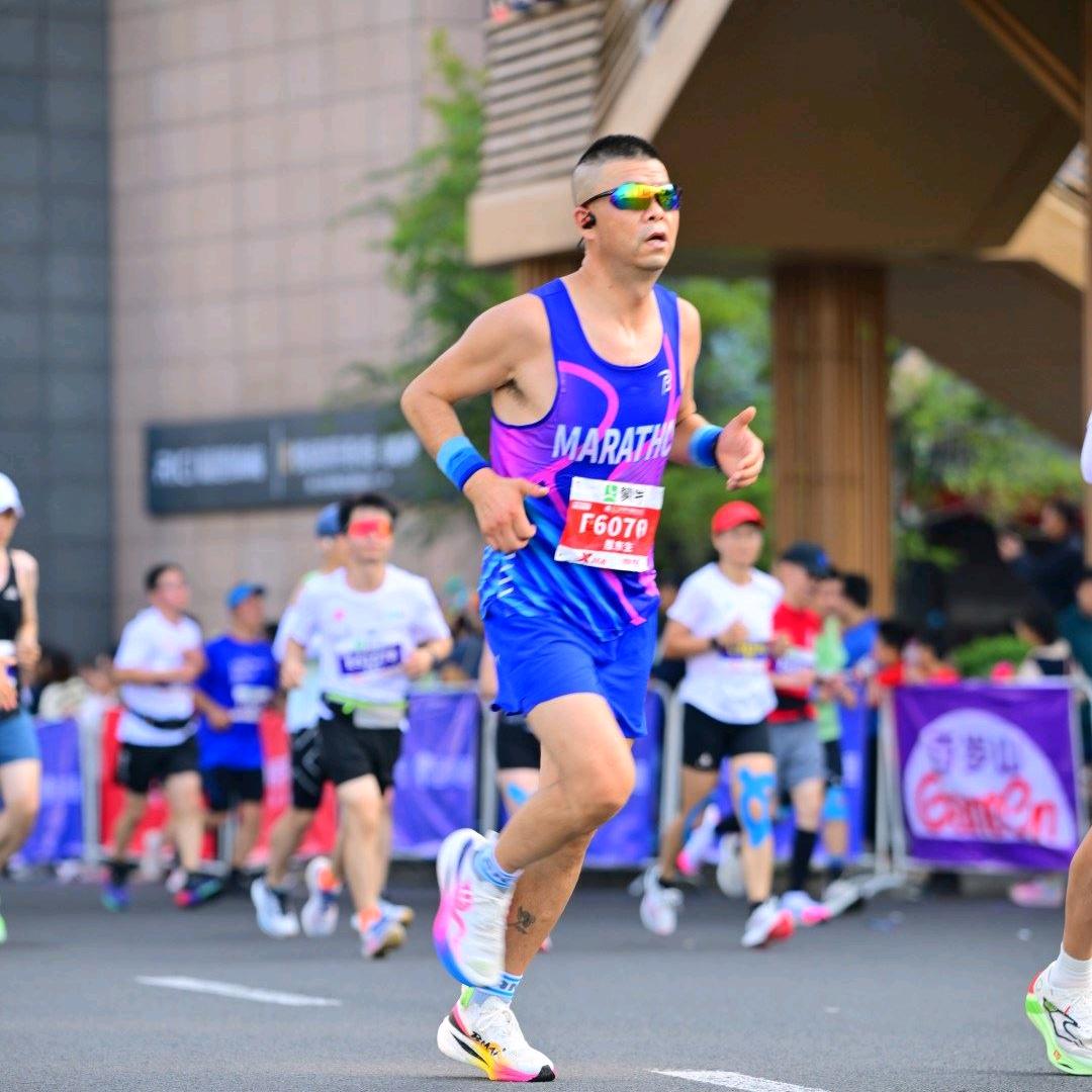 西北人，爱跑步🏃爱生活，东哥