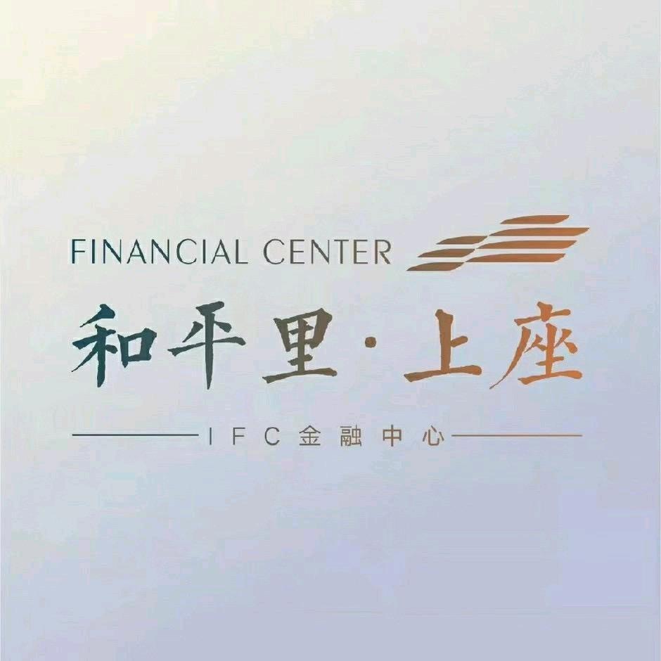 上座的小姐姐
