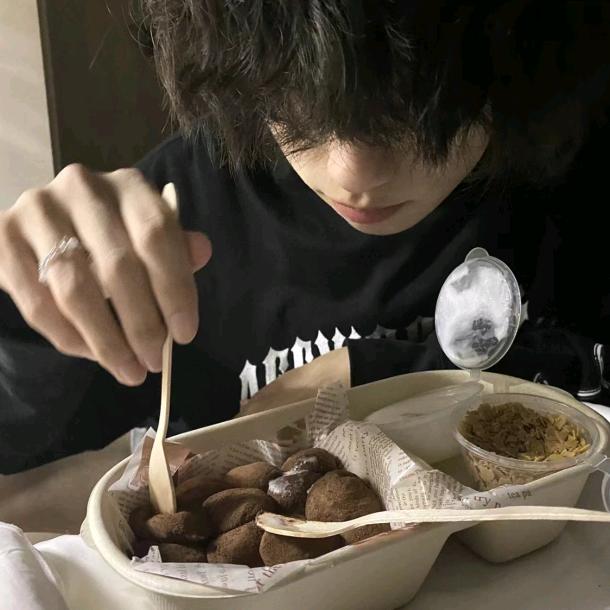多睡觉少吃饭
