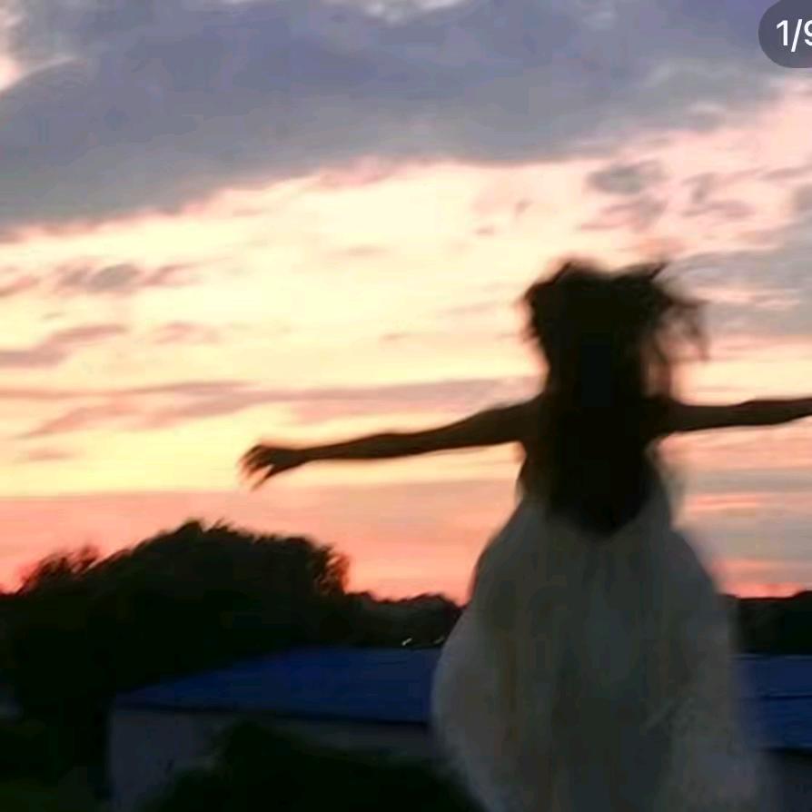 菲菲(丝信必回)