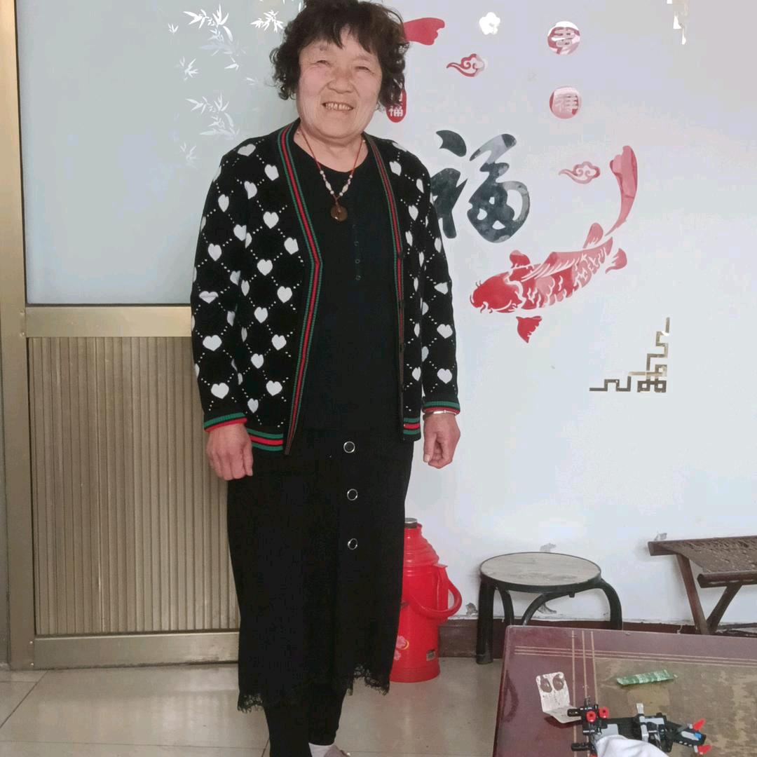 ［不要连赞］忙碌中的老太太