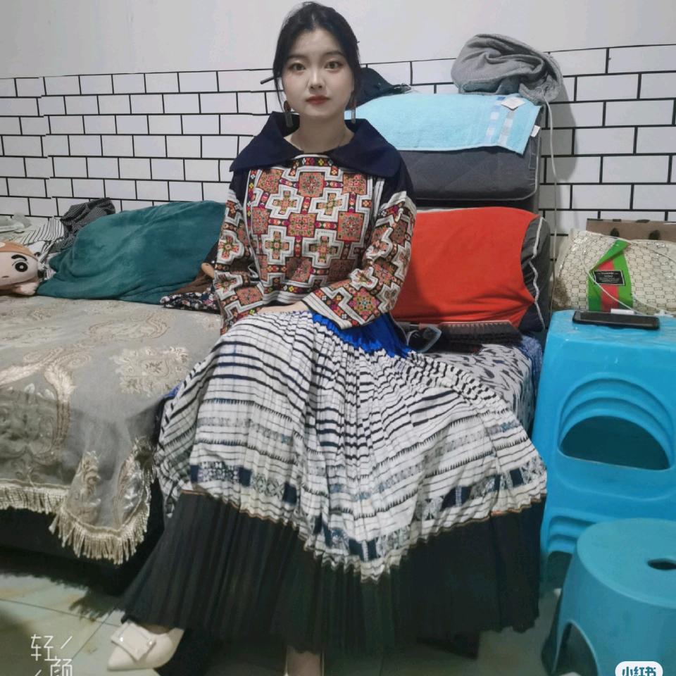 翠翠老绣服饰店