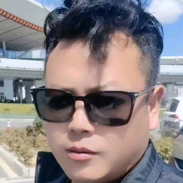 开心  男孩