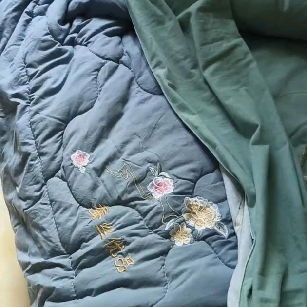 专业做：蚕丝被，羽绒被，大豆被，棉花被