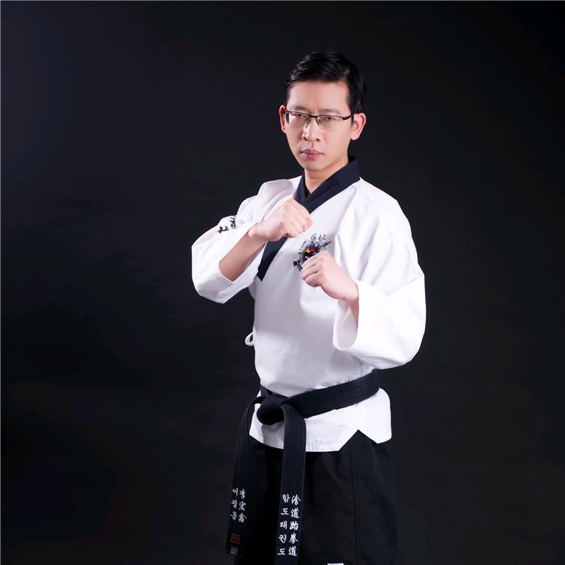 教跆拳道的李教练