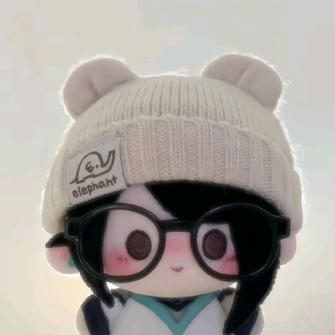 蛋挞卖萌被肘击