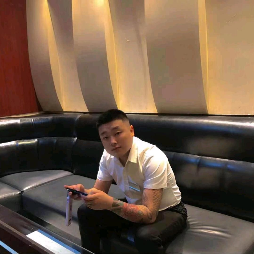 至尊商贸、小胖