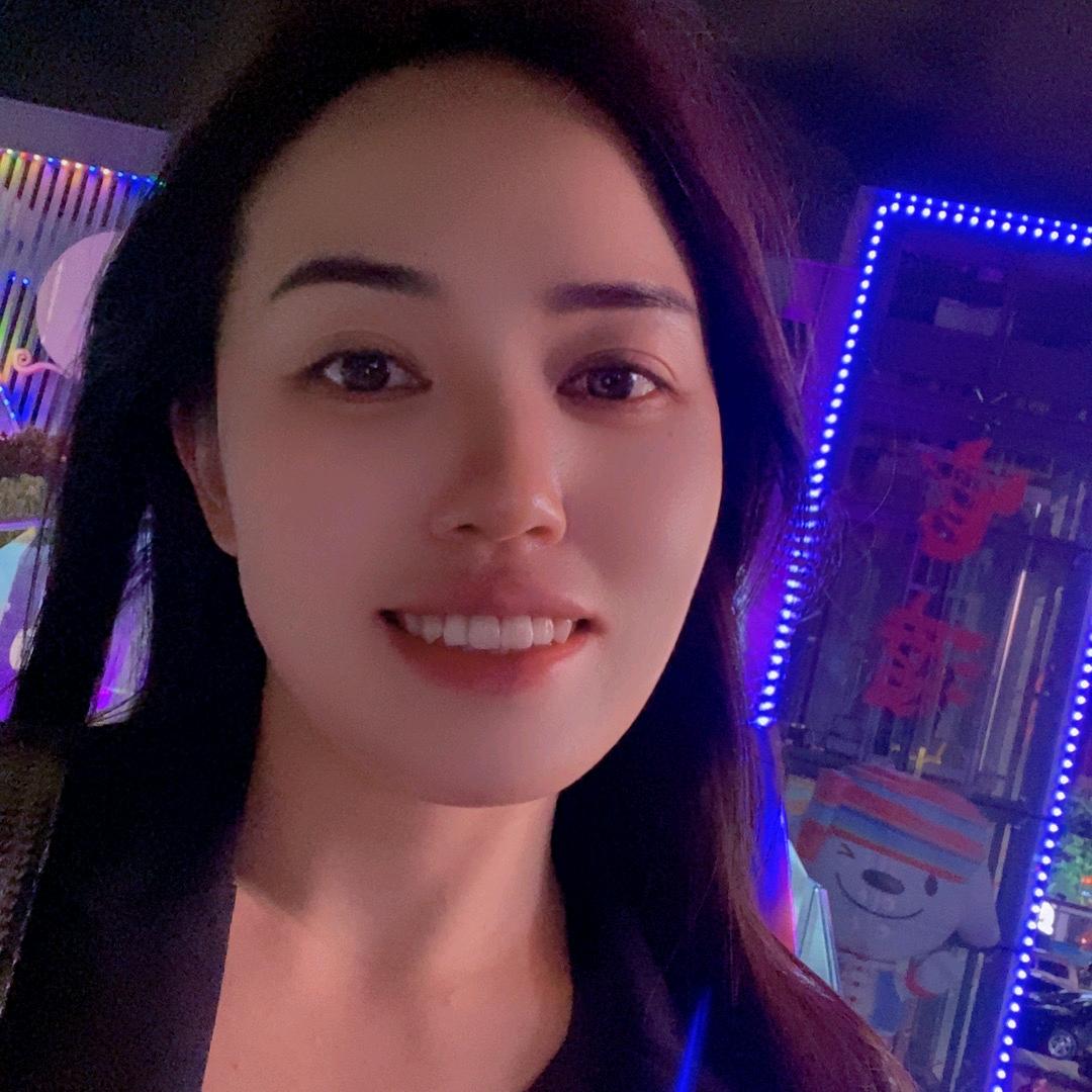 贵阳碳晶板防撞板厂家小吴姐