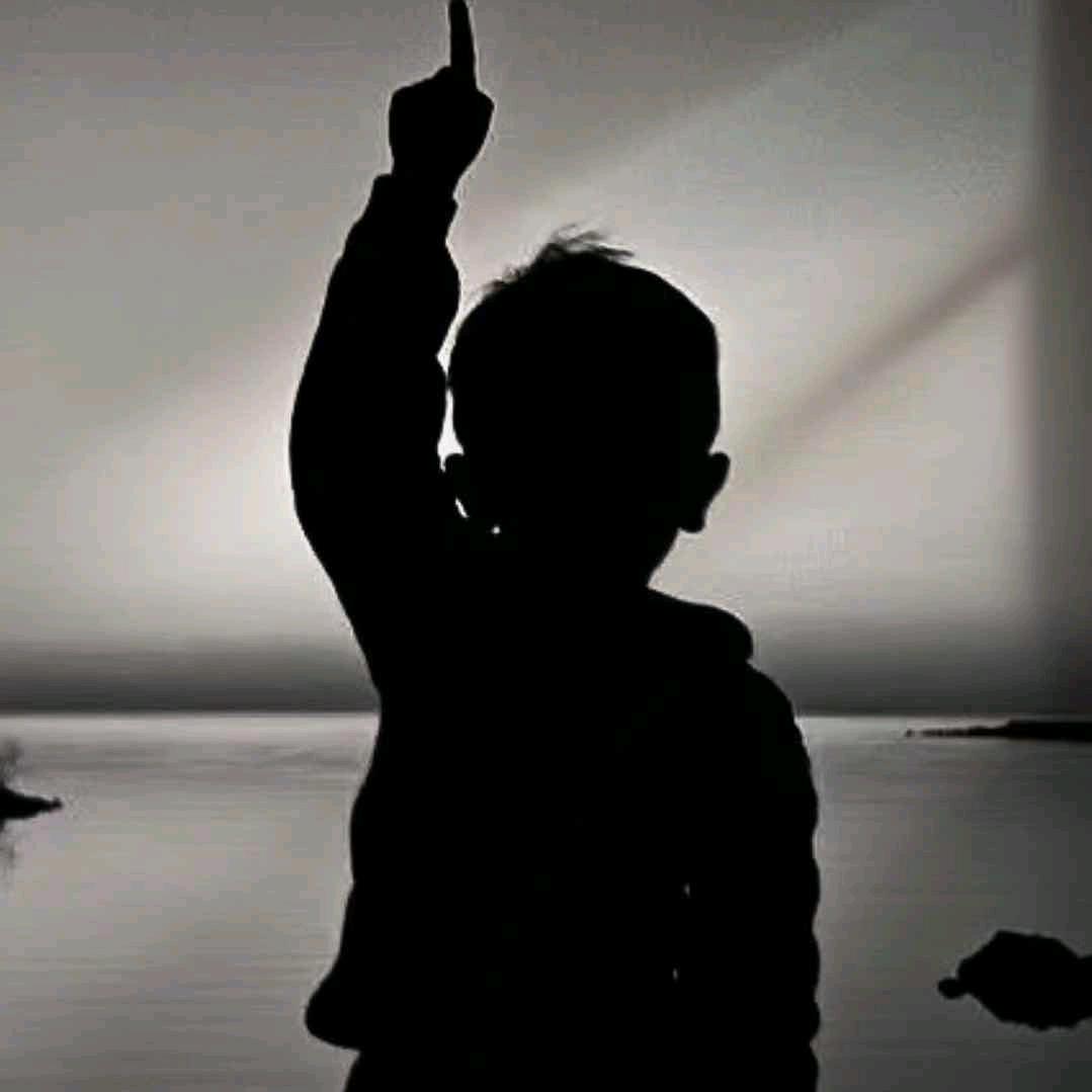 A—教游泳的小侯