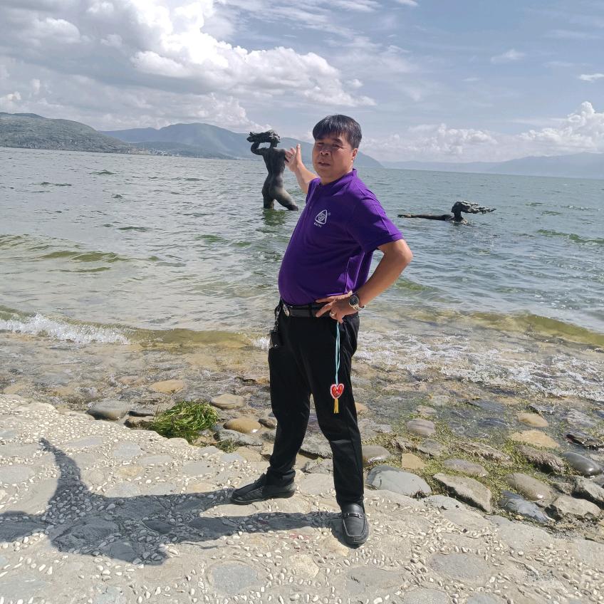 爱世界，爱人类，爱生活，所以