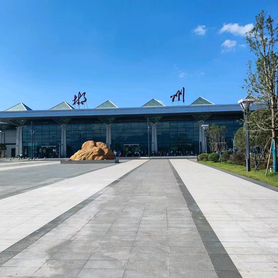 晴空万里，阳光大哥。