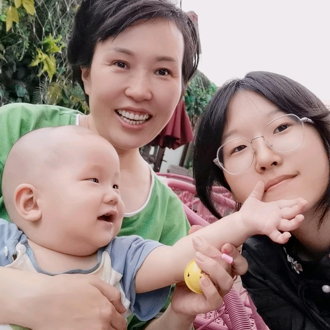爱吃饭的糖豆和汤圆