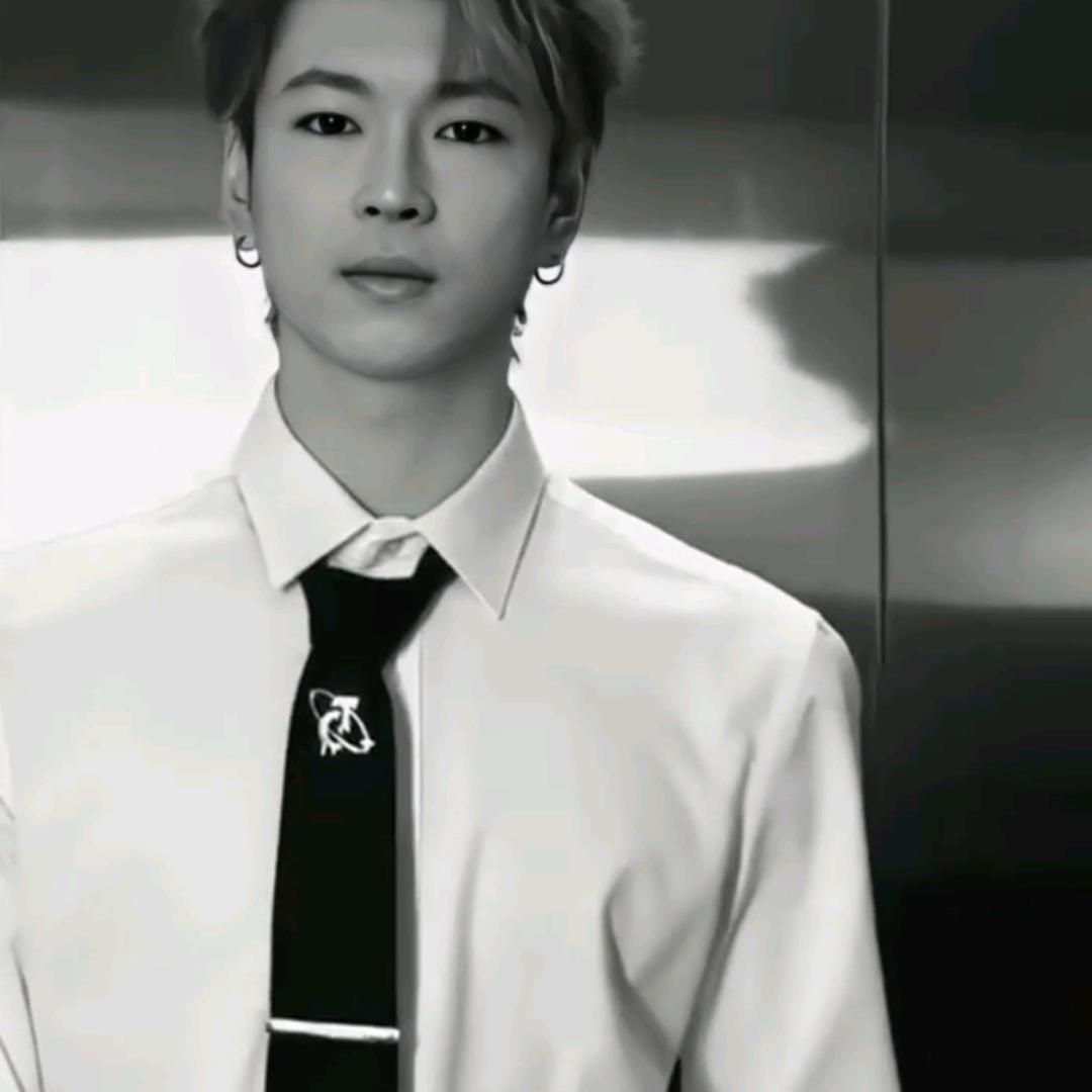 („ಡωಡ„)吴先生