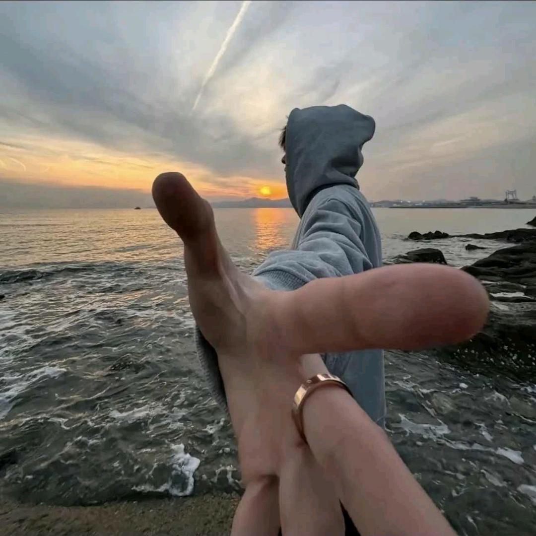 Yy.