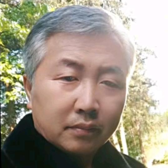 不起眼小老头