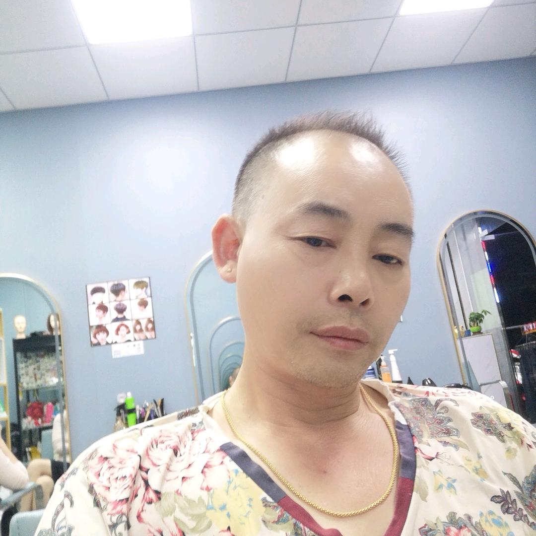 梁涛归来理发店，健身人，发型托尼老师