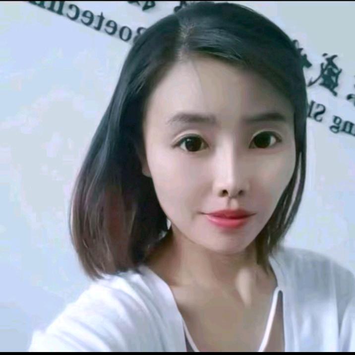 简荣在跑步
