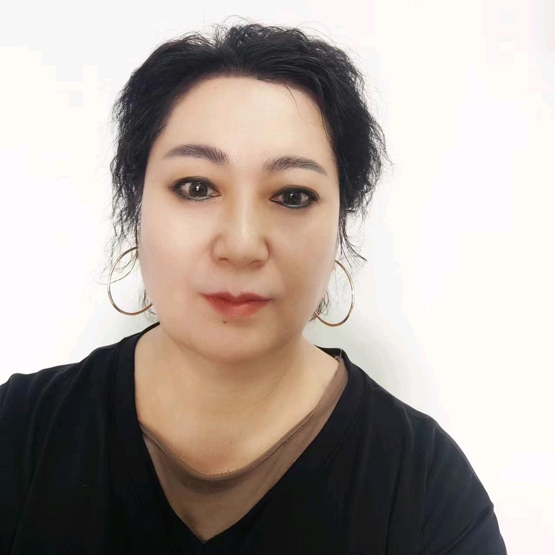 锡林浩特百货大楼底商小雪衣橱大码女装